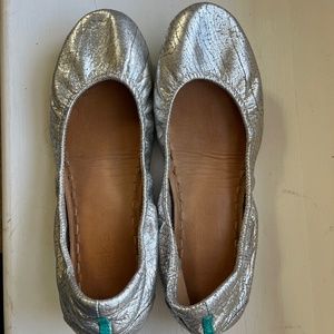 Size 8 silver screen tieks